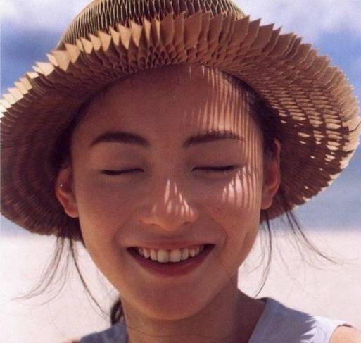 Madam问答室丨闺蜜订婚口红，内眼线画法，干皮粉底，牛津鞋搭配，清爽的防晒