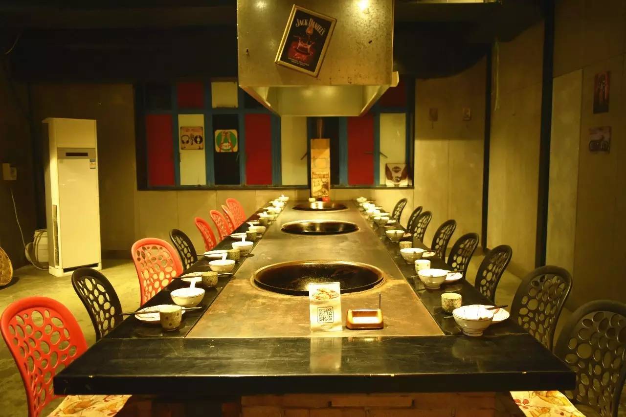 带一个名字里有字母Y的朋友来这家店就送钱！