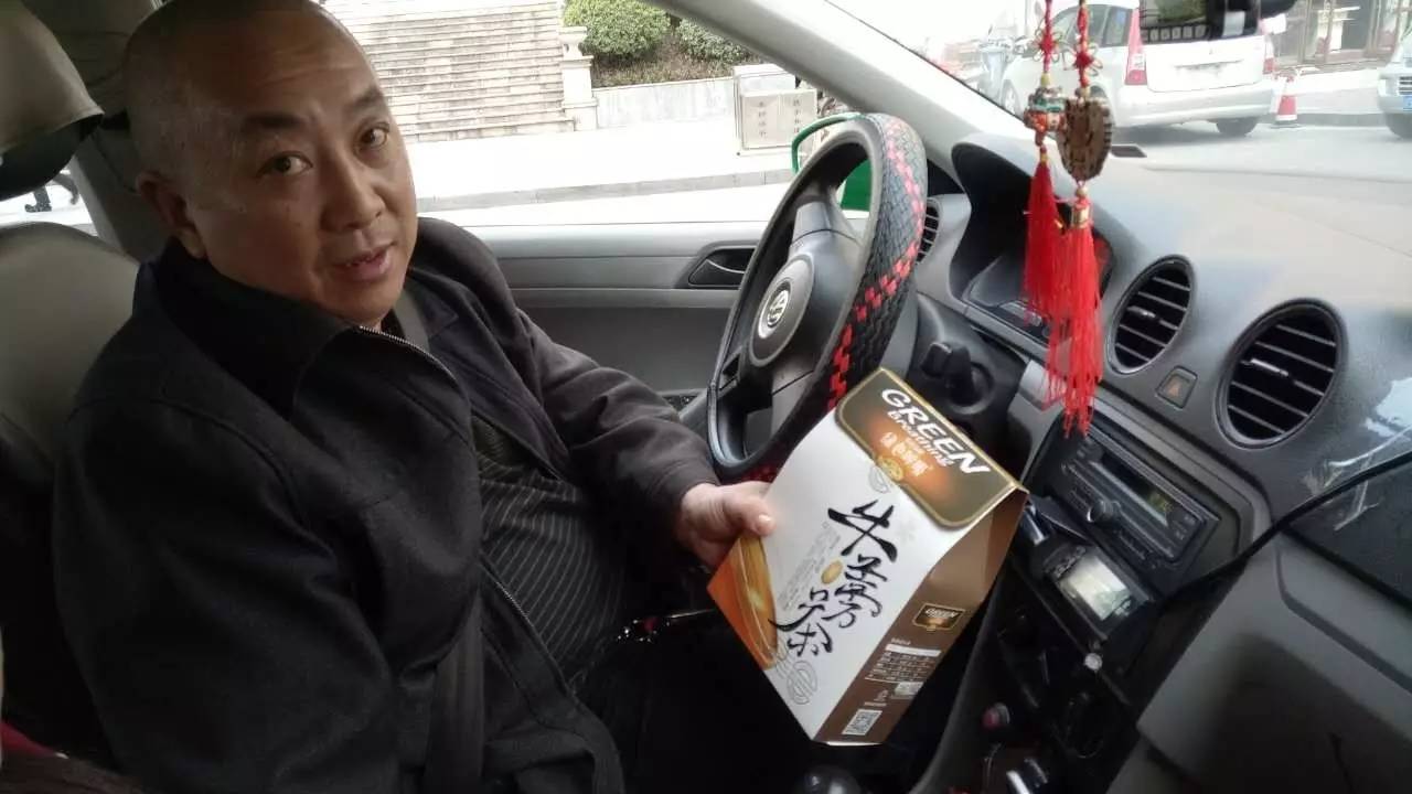 「赞美」老说没钱，梁平出租司机都干上微商了！你在干嘛？