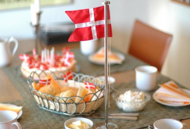 “爱旗成痴”的丹麦人