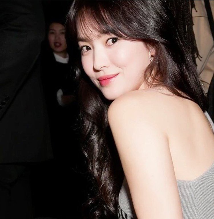 全智贤宋慧乔御姐风,韩国女星全智贤霸气