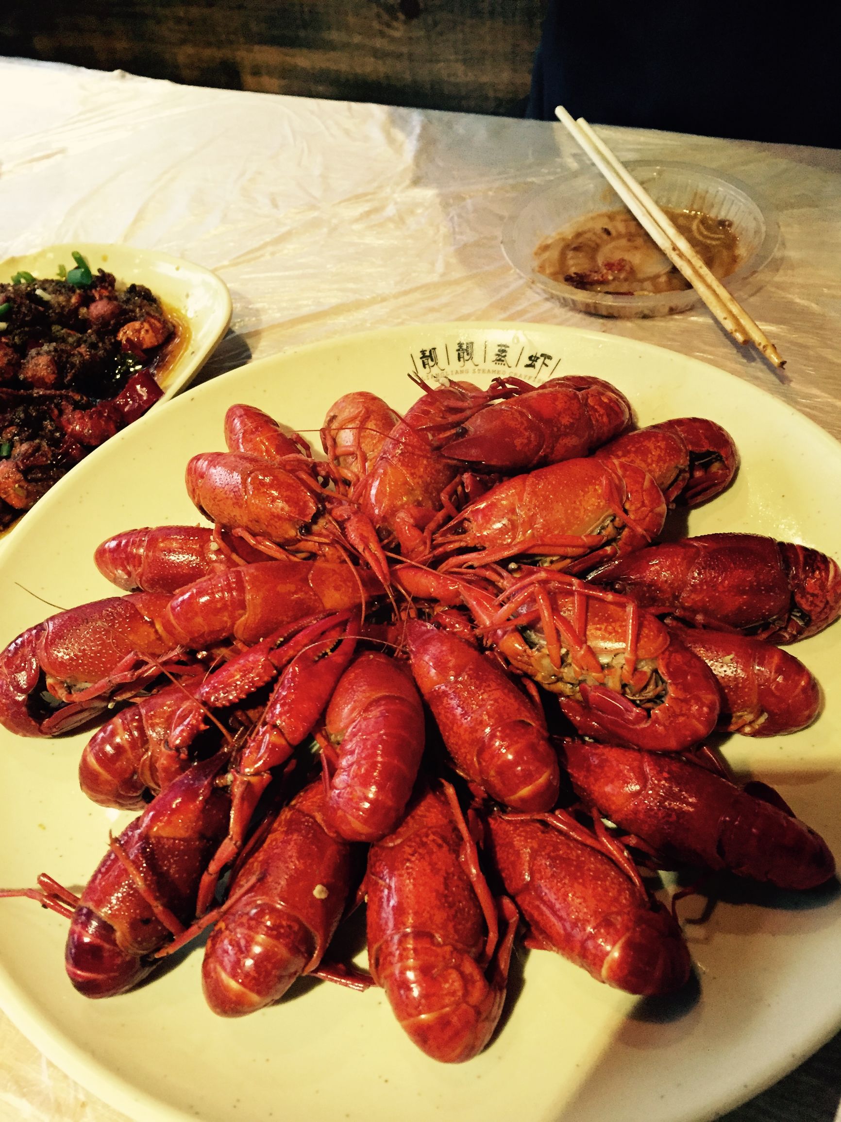 下暴雨横渡长江只为在樱花季吃上这口上过天天向上的蒸龙虾