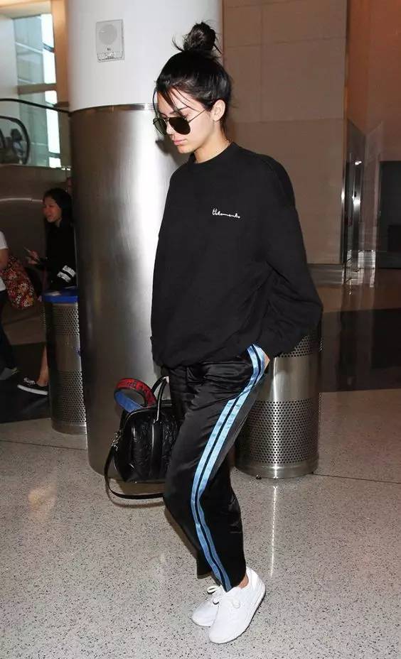 TA才是肯豆真爱｜流水的时尚造型铁打的小白鞋