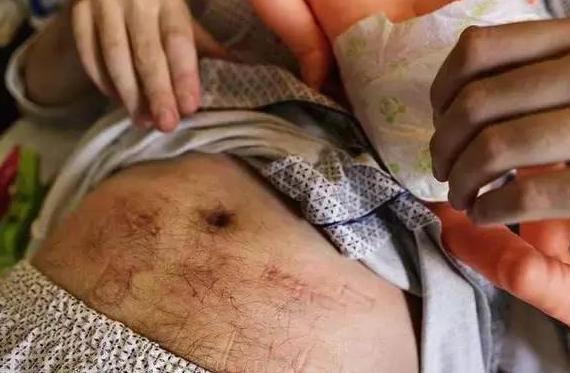 外国男人体验孕妇日常,中国坐月子让外国惊呆