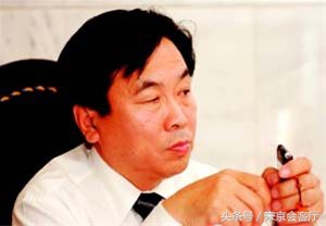 亿万富翁草根创业，发二维码求关注发红包求下单，有钱人这么玩？