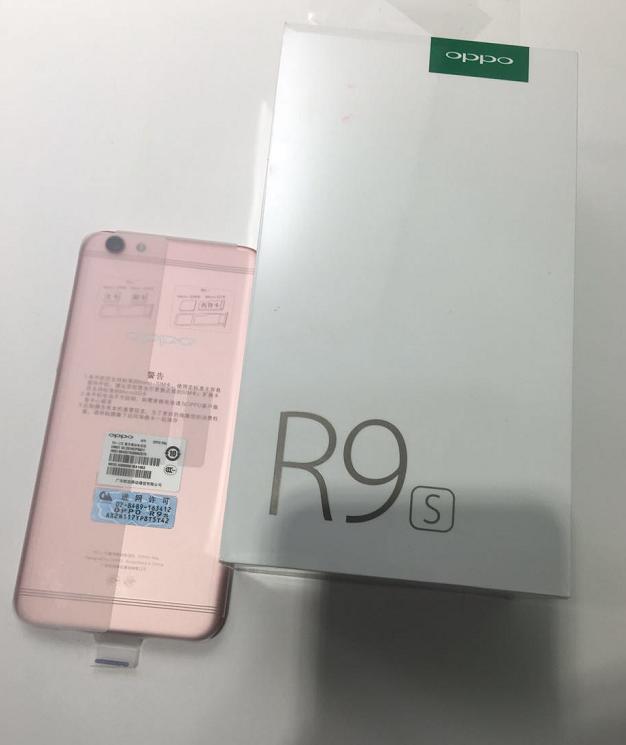 女朋友还是被销售员忽悠的买了这款手机！