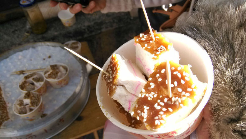 今晚,我掉进了夜市小吃的“深坑”