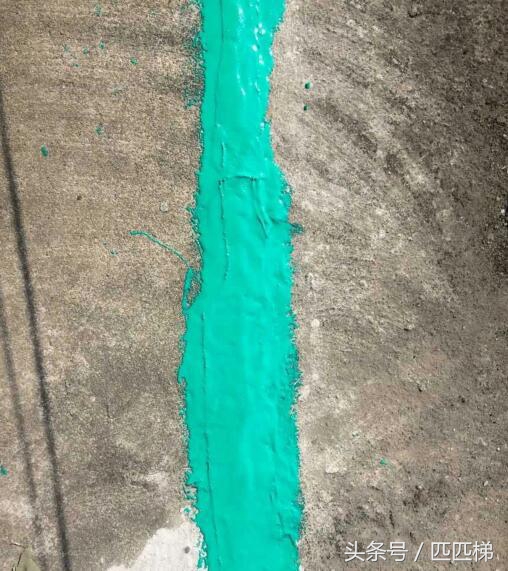 彩钢屋顶天沟漏水怎么办,屋顶女儿墙漏水最佳处理方法