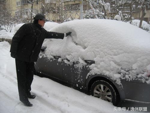 下暴雪怎么清理车上积雪,暴雪天气大棚积雪处理措施