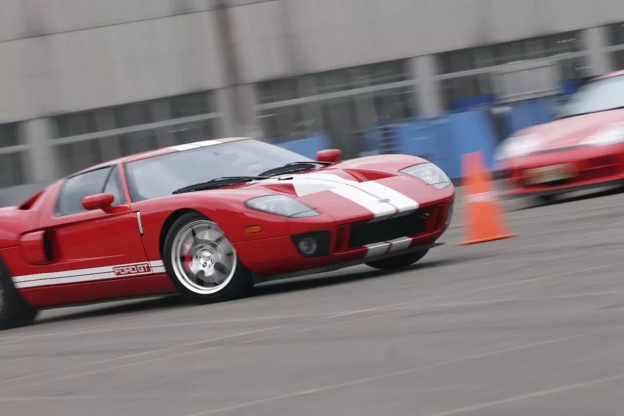 从赛道到街道开车乐趣,福特gtvs保时捷911