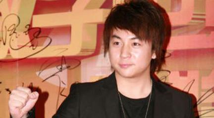 释小龙戴的墨镜,你与斯文败类只差一副眼镜