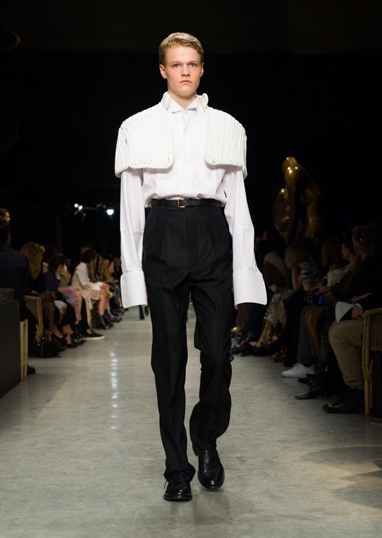 全智贤宋慧乔御姐风,韩国女星全智贤霸气