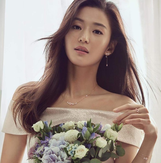 全智贤宋慧乔御姐风,韩国女星全智贤霸气