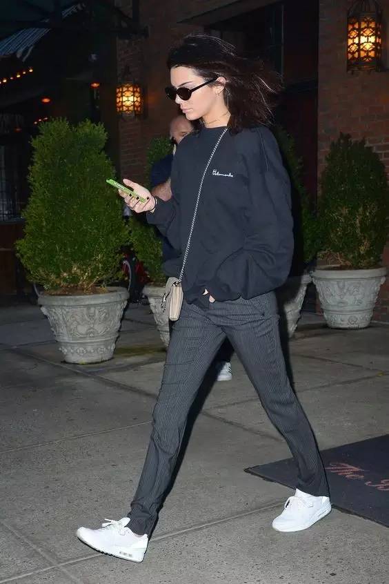 TA才是肯豆真爱｜流水的时尚造型铁打的小白鞋