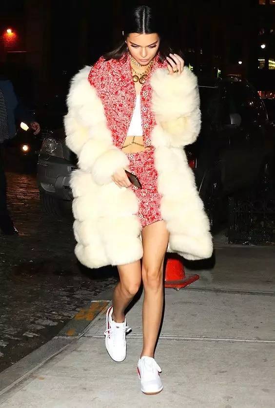 TA才是肯豆真爱｜流水的时尚造型铁打的小白鞋