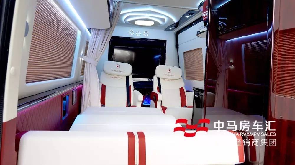 要的就是度假感!奔驰C10C有电视有沙发,有床有洗手间