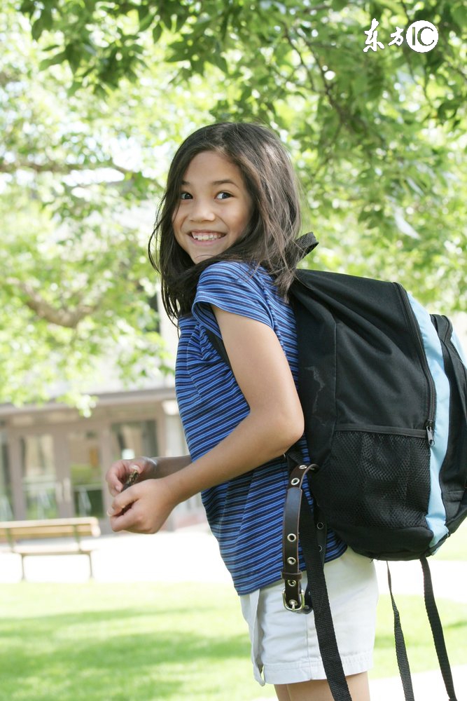 经常压后背有什么影响,经常挨打的小孩抗压力很强