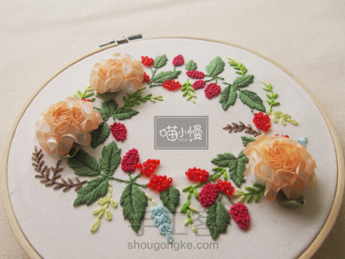 覆盆子花环刺绣