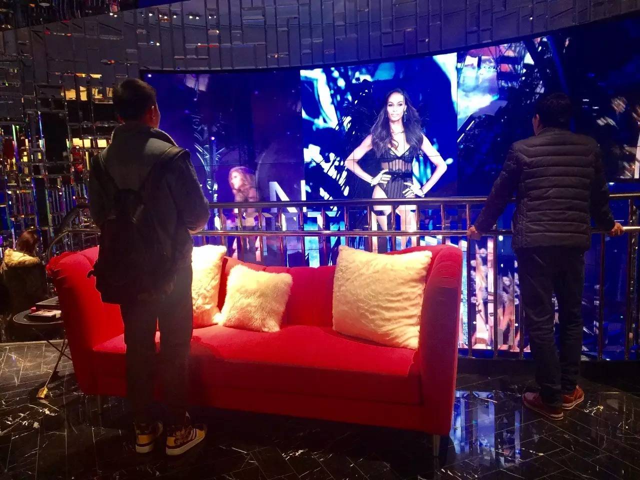 维多利亚的秘密上海有几家店,维多利亚的秘密旗舰店是正品吗