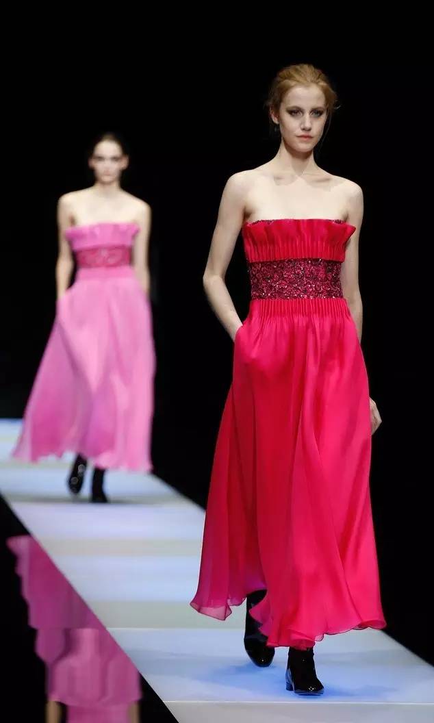 阿玛尼挚爱400和迪奥哑光999,dior999经典正红色口红图片