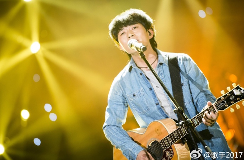 一曲《理想》问现世，两盏清茶慰风尘