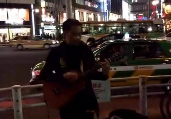 东京街头日本人唱海阔天空,日本街头听到中文歌曲海阔天空