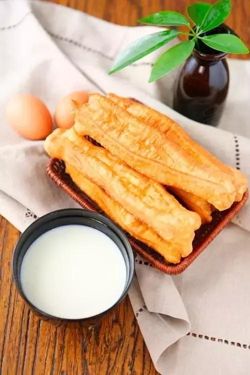 冬天炸油条的做法和配方视频,1斤面炸油条和面配方视频