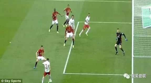 曼联首冠绝非终点，穆帅了却弗爵最大夙愿！颁奖典礼一瞬间太酷了