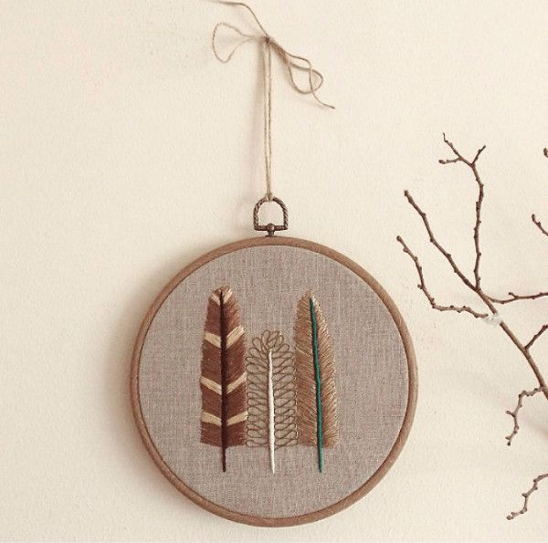 远离时尚圈，她选择通过刺绣和自然对话