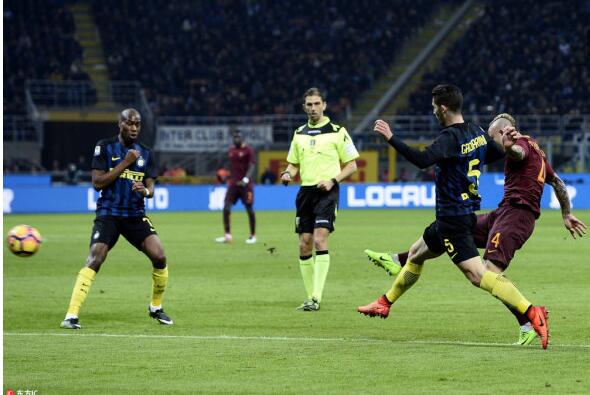 佩里西奇挑传禁区了吗,佩里西奇射门出了底线