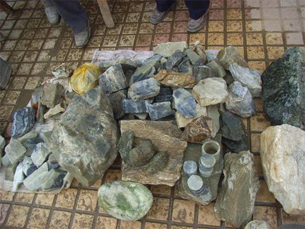 和田墨玉桃花石值钱吗,桃花石和田玉