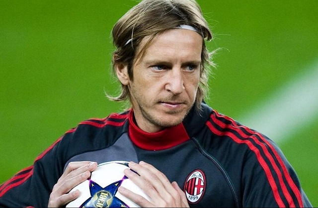 功利足球你别催，足球不只金钱与成绩，还有英雄