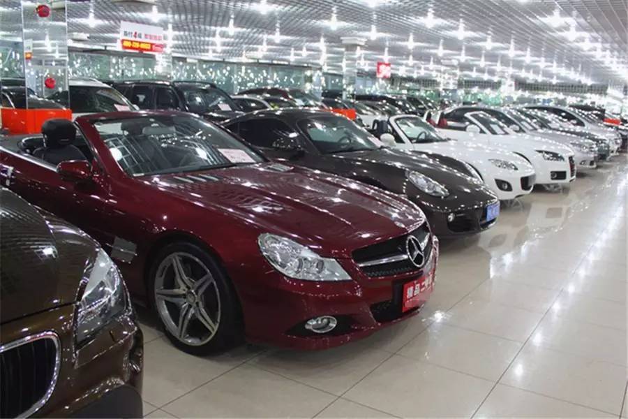 自动挡的车等红灯挂p挡还是n挡,自动挡车等红灯时应该挂什么挡