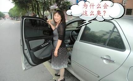 女司机车内传来阵阵腐臭，修车师傅看后，2招解决！