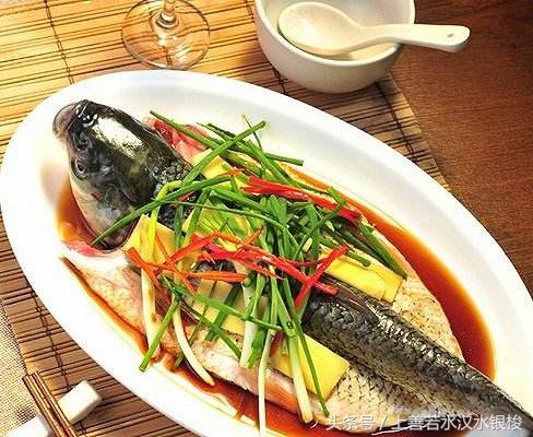 这样做的清蒸鱼简单好吃又嫩又滑,一定要学会这道鲜嫩好吃清蒸鱼