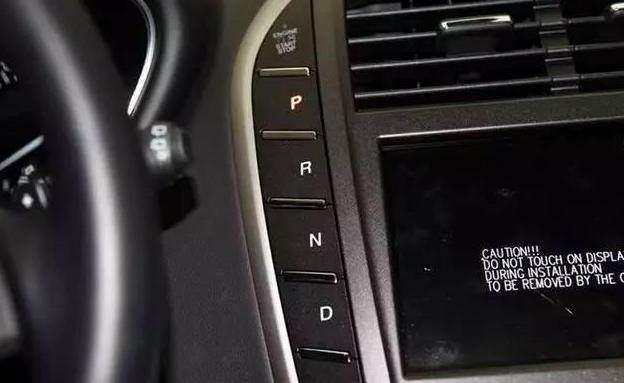 小偷半夜偷豪车,小偷偷400辆豪车