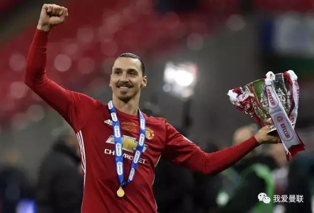 曼联首冠绝非终点，穆帅了却弗爵最大夙愿！颁奖典礼一瞬间太酷了