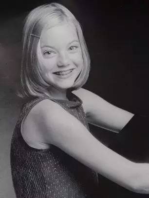 14岁退学又怎样？石头姐终获奥斯卡影后：幸运=人美还努力！