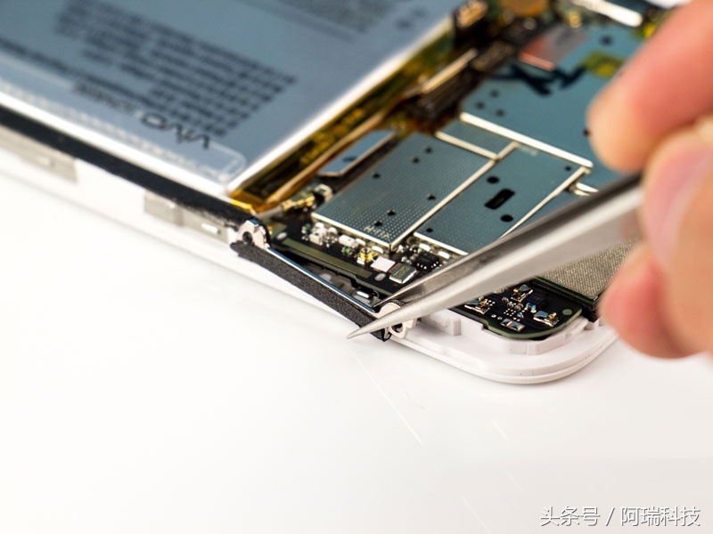 vivox9手机拆机换电池视频,vivox9换屏幕总成教程