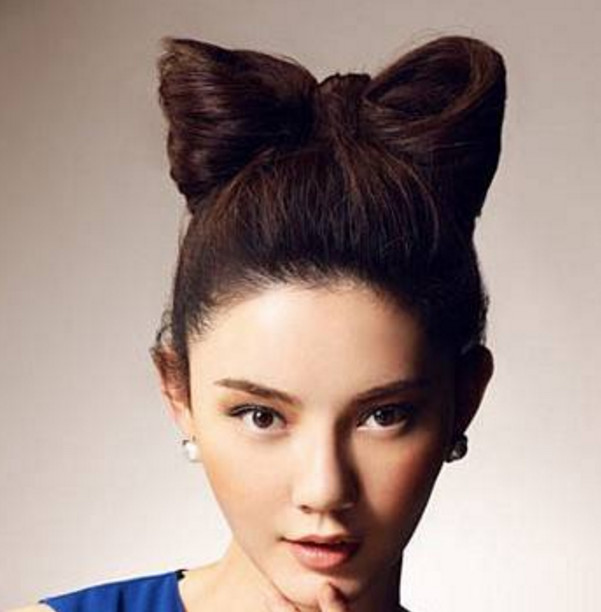 怎样扎发尾显得头发多,怎么才能扎蝴蝶头