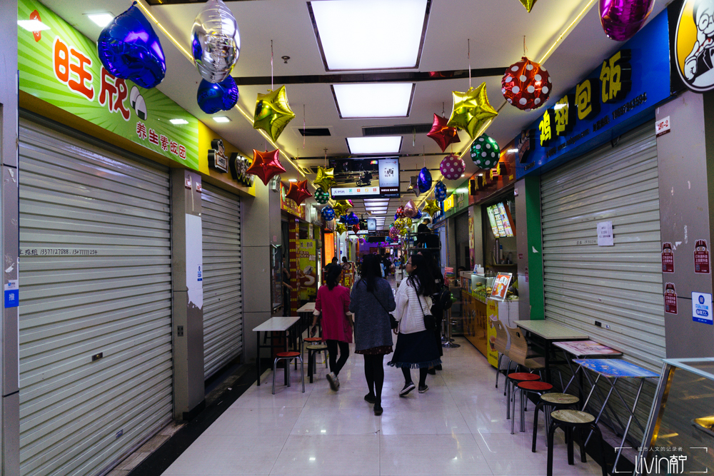 沉浸式逛南宁朝阳百货商店视频,南宁朝阳地下商业街人流