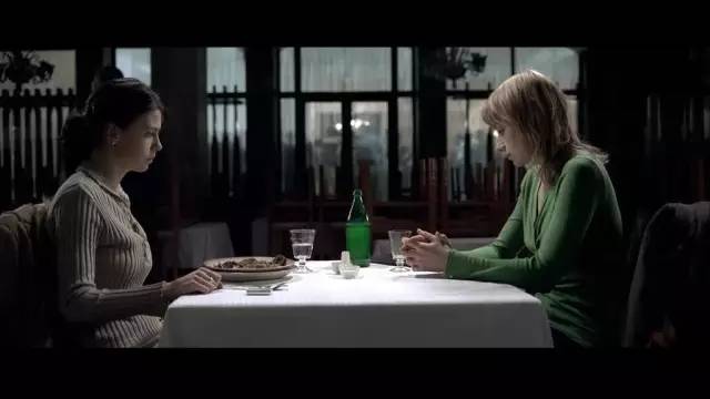 为了堕胎,她和怀孕的室友竟主动被无良医生玷污!