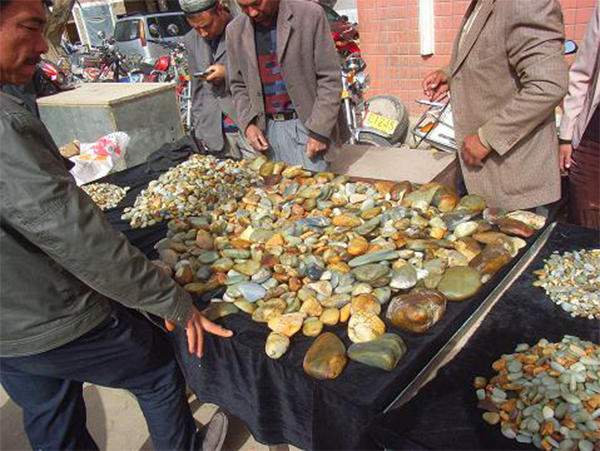 和田墨玉桃花石值钱吗,桃花石和田玉