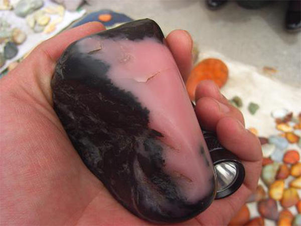 和田墨玉桃花石值钱吗,桃花石和田玉