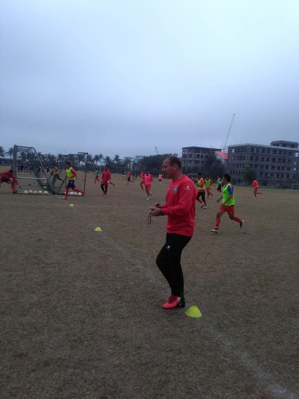 李东继续执教中乙新军镇江文旅华萨，三外籍教练加盟教练组！