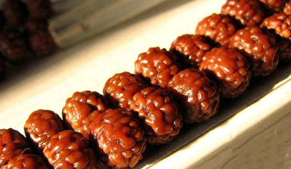 小金刚菩提纹路里有白色东西,纹路深和纹路浅的小金刚