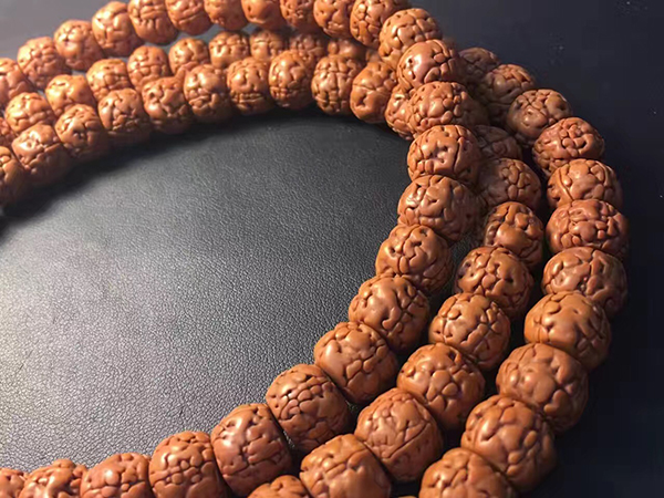 小金刚菩提纹路里有白色东西,纹路深和纹路浅的小金刚