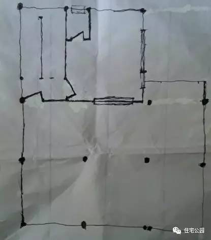 看别人在土里做房子,看别人在野外建房子