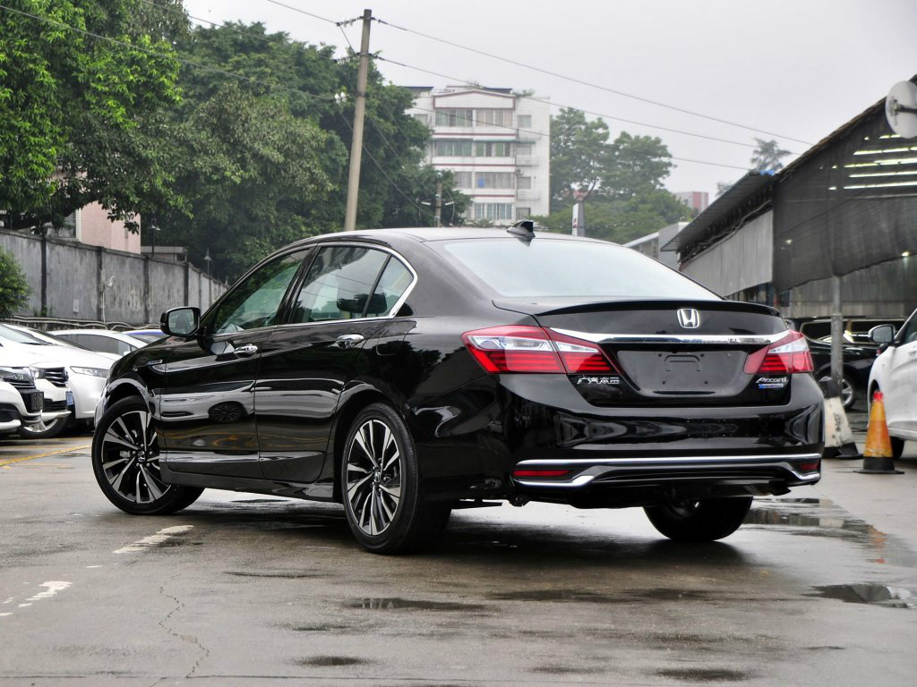 放弃本田雅阁选择了丰田凯美瑞,放弃凯美瑞雅阁选了阿特兹