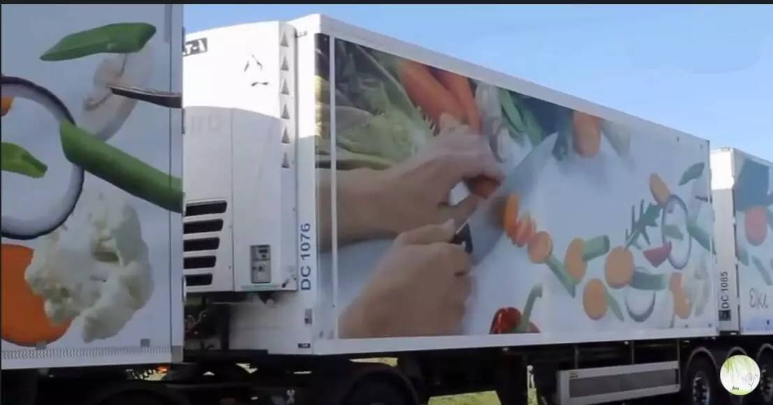 火车如何在公路上跑,公路火车如何控制转向